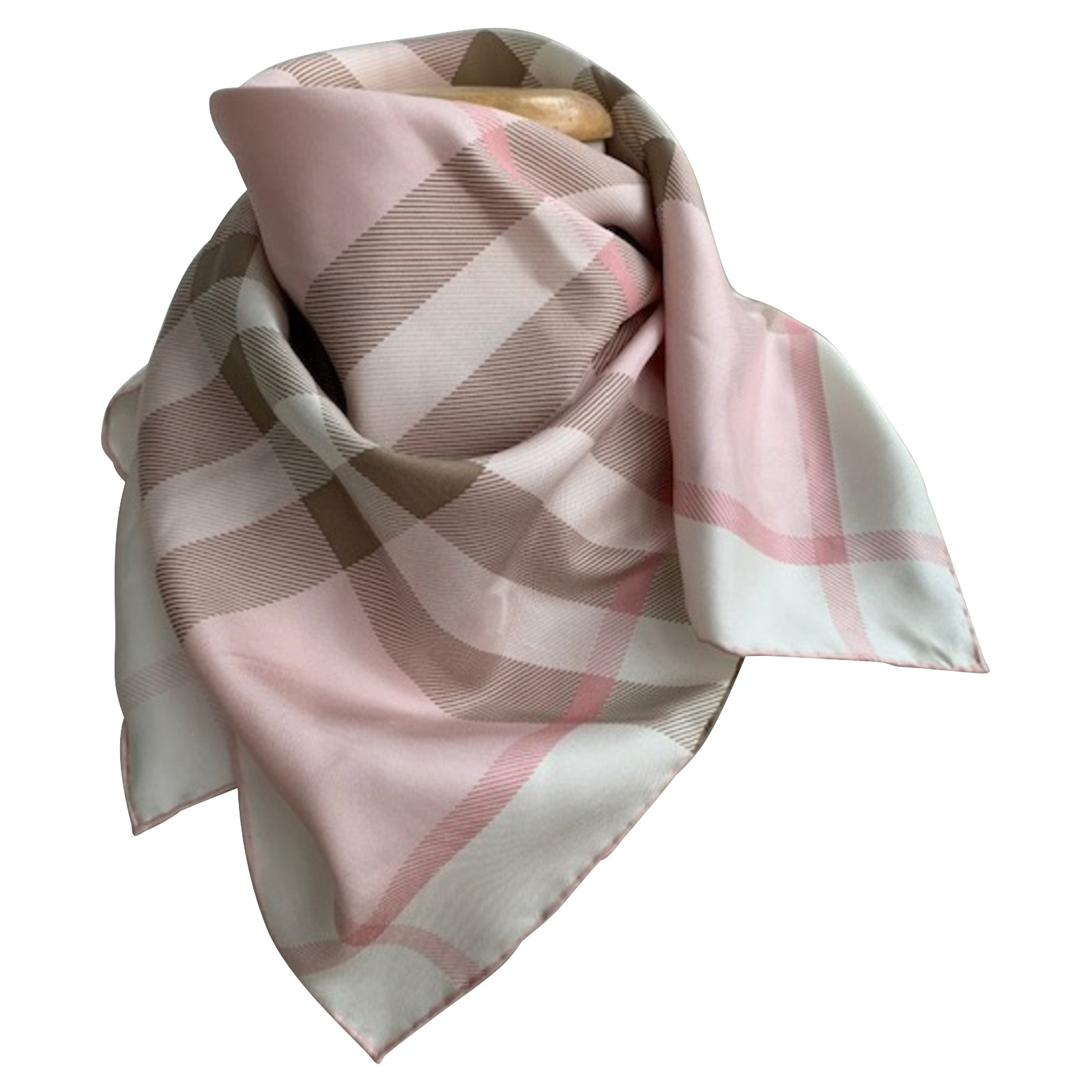 Burberry Scarf/Shawl Silk in Pink - Second Hand Burberry Scarf/Shawl Silk  in Pink buy used for 169€ (6045294)