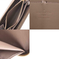 Louis Vuitton Täschchen/Portemonnaie aus Lackleder in Beige
