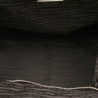 Prada Umhängetasche aus Leder in Grau