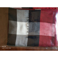 Burberry Echarpe/Foulard en Cachemire en Rouge