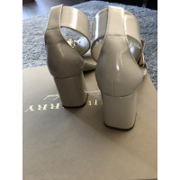 Burberry Sandals Leather in Beige