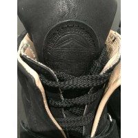 Acne Sneakers aus Leder in Schwarz
