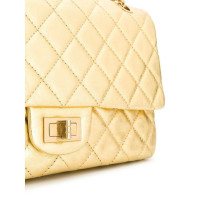 Chanel Classic Flap Bag in Pelle in Oro