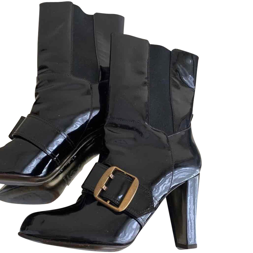 Dolce & Gabbana Stiefel aus Lackleder in Schwarz
