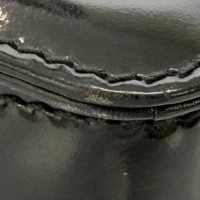 Gucci Umhängetasche aus Lackleder in Schwarz