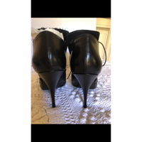 Givenchy Schnürschuhe aus Leder in Schwarz