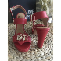 Love Moschino Sandalen aus Leder in Rot