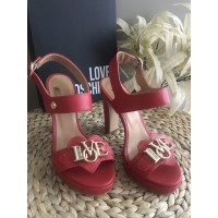 Love Moschino Sandalen aus Leder in Rot