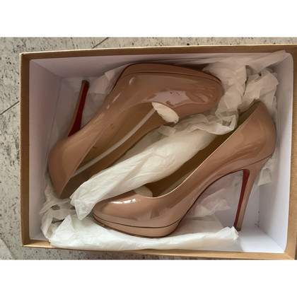 Christian Louboutin Pumps/Peeptoes Patent leather in Beige