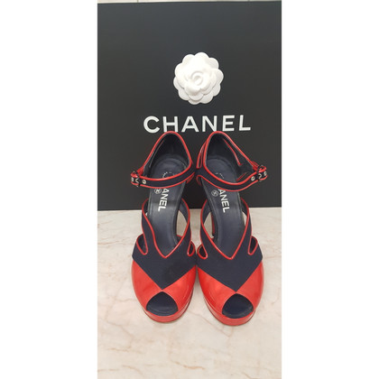 Chanel Sandales en Cuir verni en Rouge