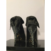 Betsey Johnson Pumps/Peeptoes aus Viskose in Schwarz