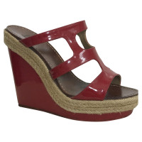 Christian Louboutin Wedges aus Lackleder in Rot
