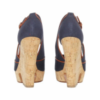 Yves Saint Laurent Chaussures compensées en Cuir en Bleu