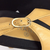 Chanel Sandalen aus Leder in Beige