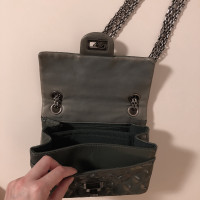 Chanel 2.55 aus Lackleder in Grün