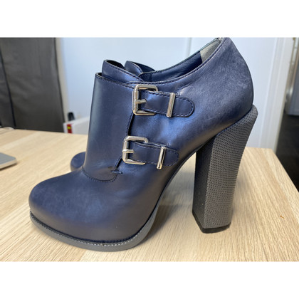 Fendi Ankle boots Leather in Blue