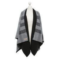 Burberry Cape with reversible function