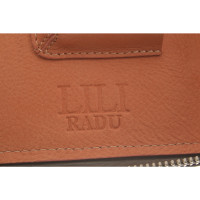 Lili Radu Täschchen/Portemonnaie aus Leder in Grau