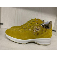 Byblos Sneakers aus Wildleder in Gelb
