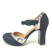 Chie Mihara Pumps/Peeptoes aus Wildleder in Schwarz