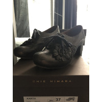 Chie Mihara Pumps/Peeptoes aus Leder in Braun