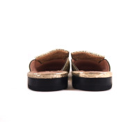 Gucci Slipper/Ballerinas aus Leder in Gold