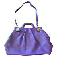 Salvatore Ferragamo Handtasche aus Leder in Violett