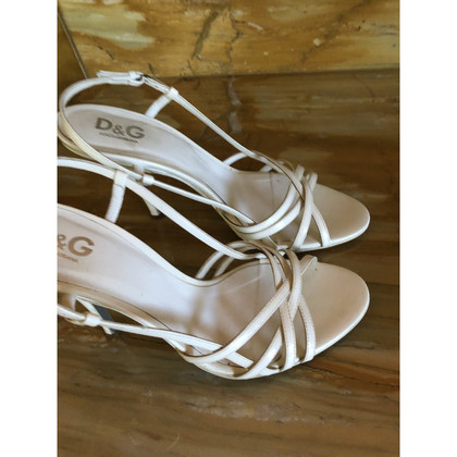 D&G Sandalen aus Lackleder in Weiß