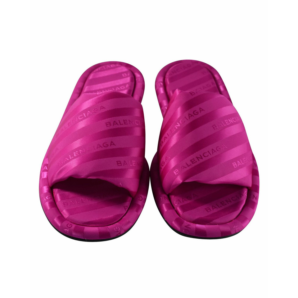Balenciaga Slippers/Ballerina's in Roze