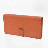 Hermès Täschchen/Portemonnaie aus Leder in Orange