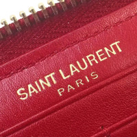 Saint Laurent Täschchen/Portemonnaie aus Lackleder in Rot