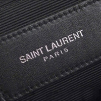 Saint Laurent Cassandra Monogram Clasp Leer in Zwart