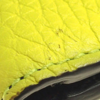 Burberry Täschchen/Portemonnaie aus Leder in Gelb