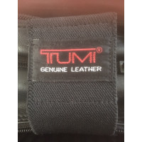 Tumi Umhängetasche aus Leder in Schwarz