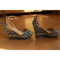 Guess Pumps/Peeptoes aus Leder in Blau