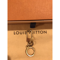 Louis Vuitton Pendant in Gold
