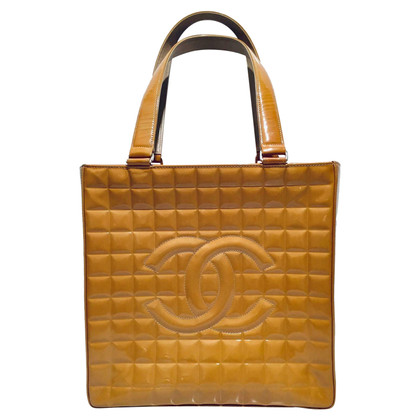 Chanel Handtasche aus Lackleder in Gelb