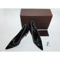 Louis Vuitton Pumps/Peeptoes aus Leder in Schwarz