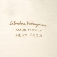 Salvatore Ferragamo Täschchen/Portemonnaie in Weiß