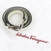 Salvatore Ferragamo Umhängetasche aus Leder in Weiß