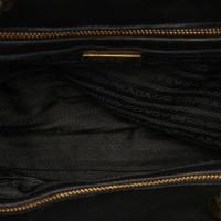 Prada Umhängetasche aus Leder in Schwarz
