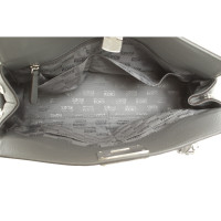 Michael Kors Handtasche aus Leder in Grau