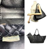 Bottega Veneta Maxi Cabat Bag 45 in Pelle in Nero