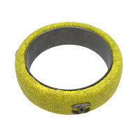 Chanel Armreif/Armband aus Leder in Gelb