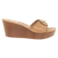 Tory Burch Wedges aus Leder in Braun