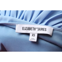 Elizabeth & James Oberteil in Blau