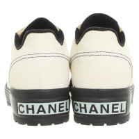 Chanel Sneakers aus Canvas in Creme