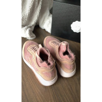 Chanel Sneakers Linnen in Roze