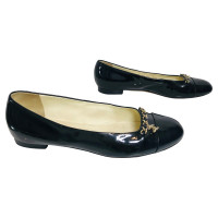 Chanel Slipper/Ballerinas aus Lackleder in Schwarz