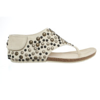 Pedro Garcia Sandalen aus Wildleder in Creme